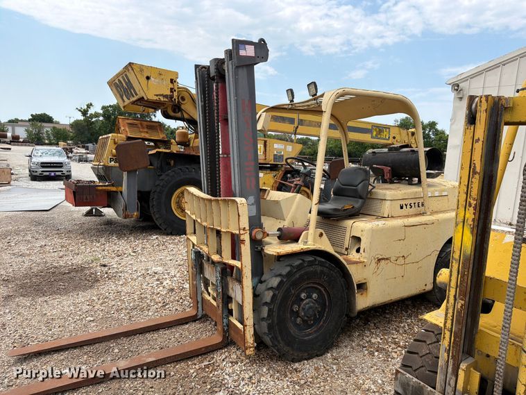 image for item FU4569 Hyster forklift