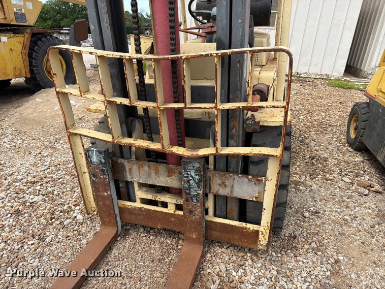 image for item FU4569 Hyster forklift