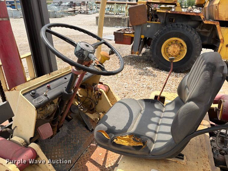 image for item FU4569 Hyster forklift