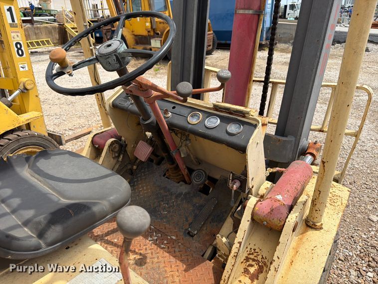 image for item FU4569 Hyster forklift