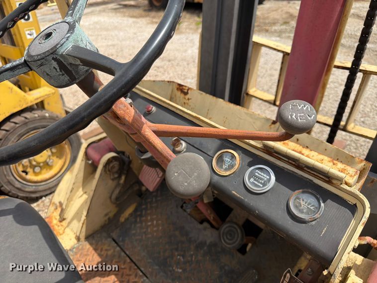 image for item FU4569 Hyster forklift