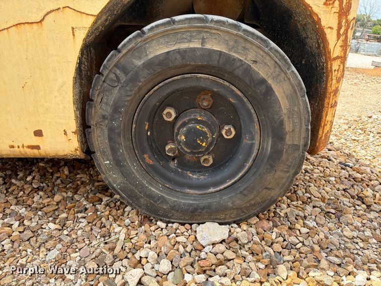 image for item FU4569 Hyster forklift