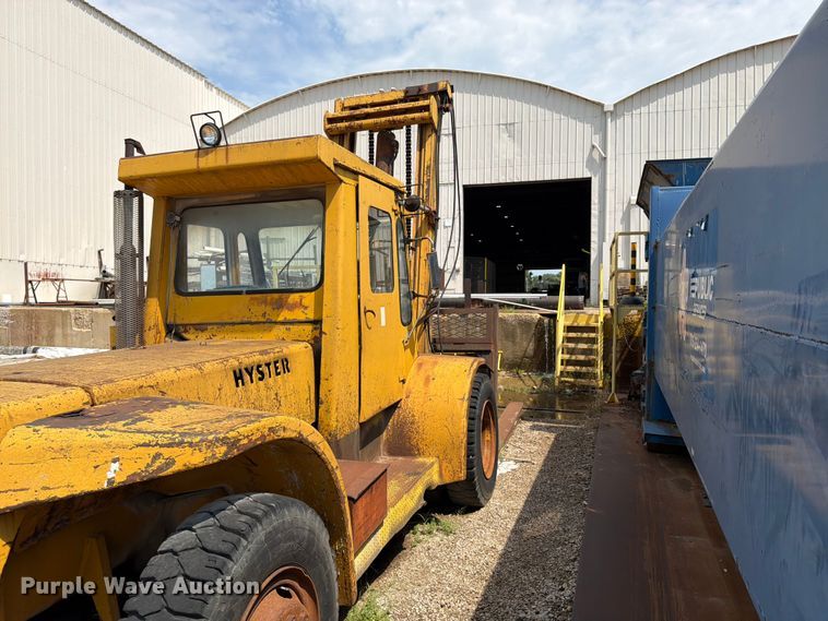 image for item FU4571 1993 Hyster H225E forklift