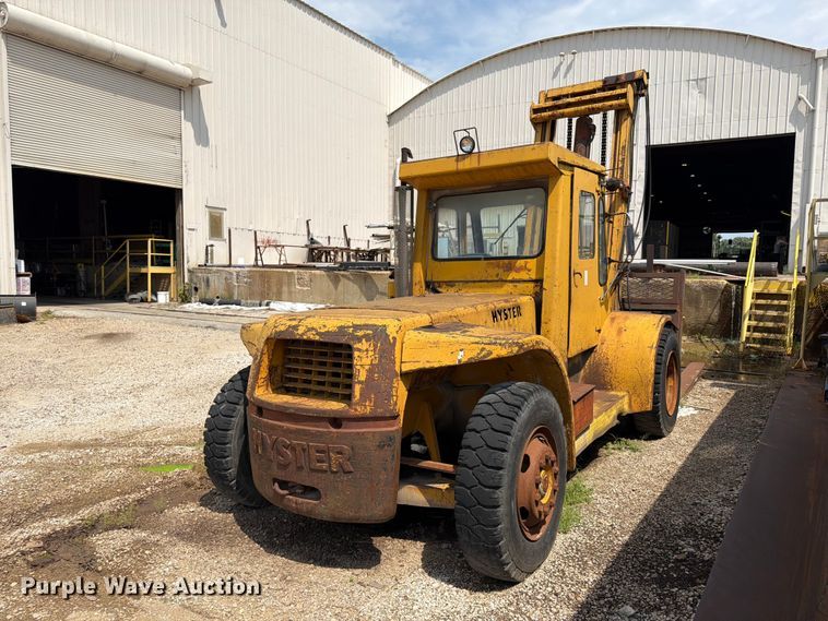 image for item FU4571 1993 Hyster H225E forklift