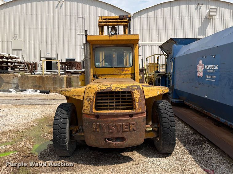 image for item FU4571 1993 Hyster H225E forklift