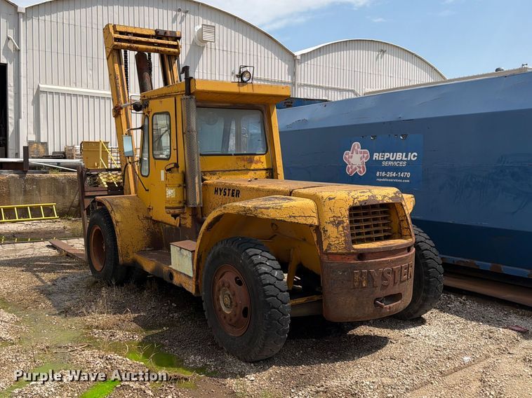 image for item FU4571 1993 Hyster H225E forklift
