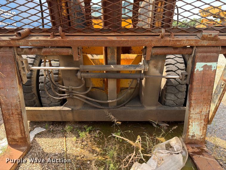 image for item FU4571 1993 Hyster H225E forklift