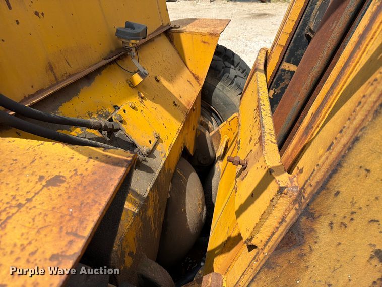 image for item FU4571 1993 Hyster H225E forklift