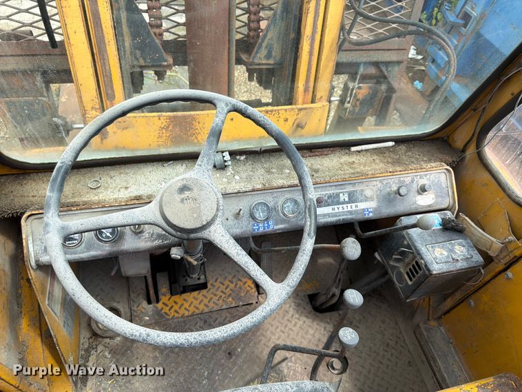 image for item FU4571 1993 Hyster H225E forklift
