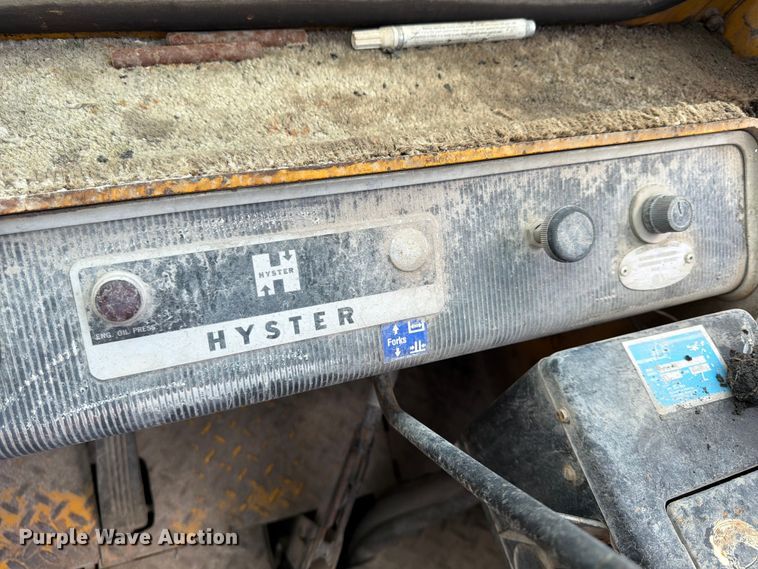 image for item FU4571 1993 Hyster H225E forklift