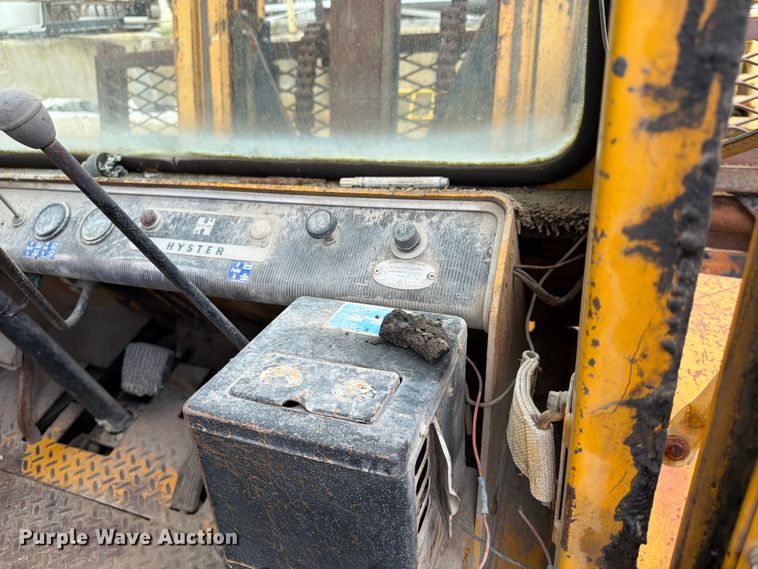 image for item FU4571 1993 Hyster H225E forklift