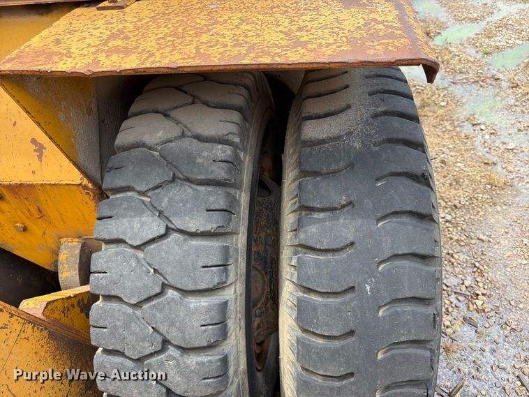 image for item FU4571 1993 Hyster H225E forklift