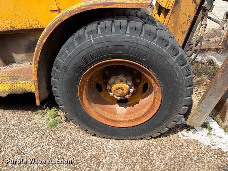image for item FU4571 1993 Hyster H225E forklift