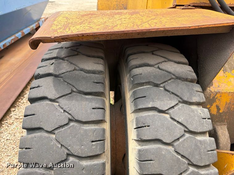 image for item FU4571 1993 Hyster H225E forklift