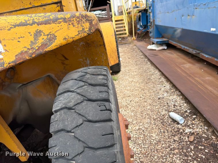 image for item FU4571 1993 Hyster H225E forklift