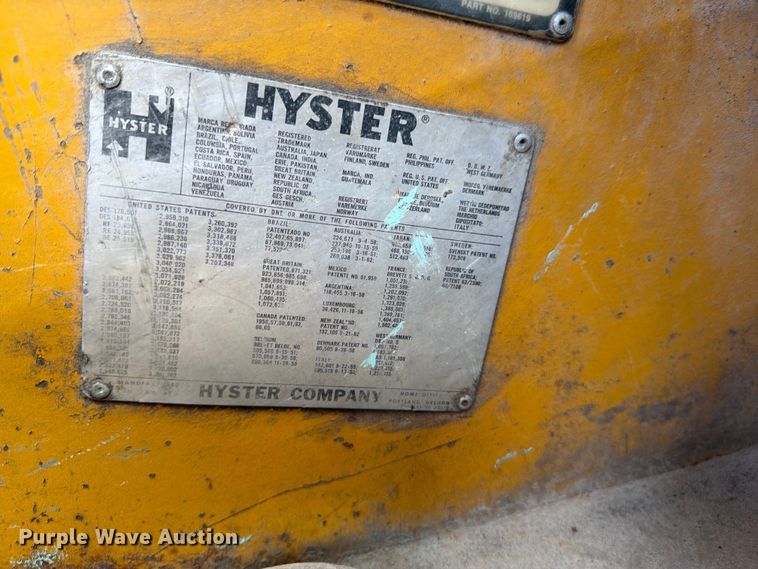 image for item FU4571 1993 Hyster H225E forklift