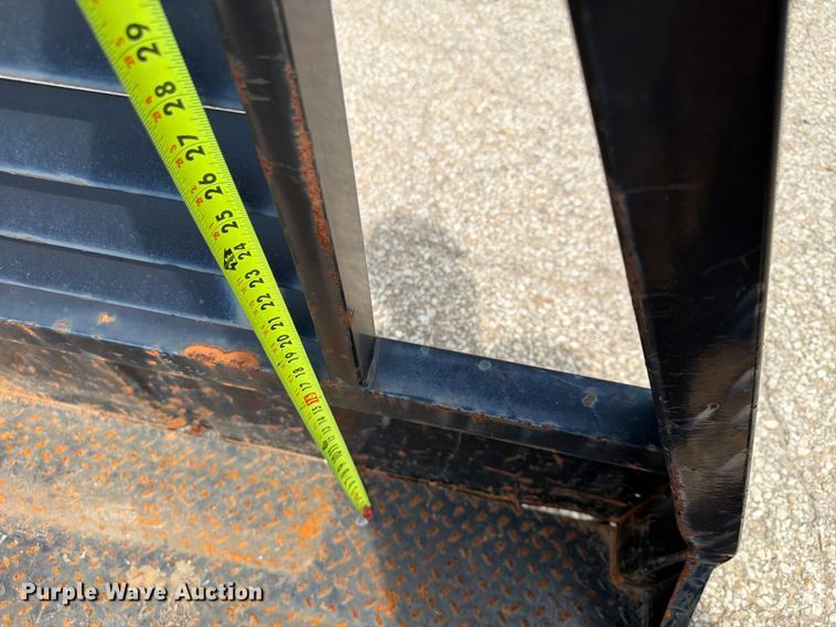 image for item FU4572 Flatbed pickup truck bed