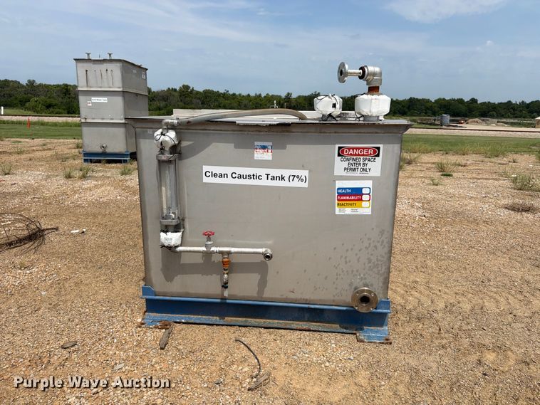 image for item FU4574 (2) tanks