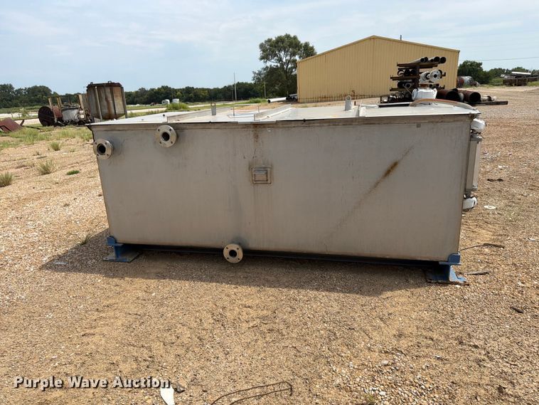 image for item FU4574 (2) tanks