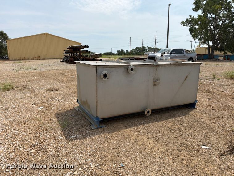 image for item FU4574 (2) tanks