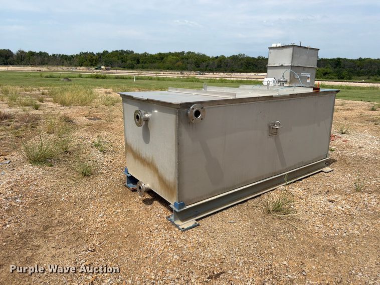 image for item FU4574 (2) tanks