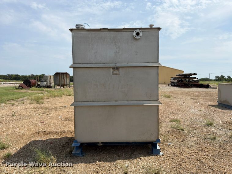 image for item FU4575 (2) tanks