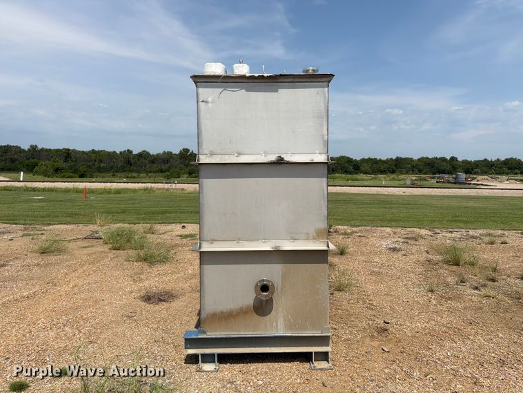 image for item FU4575 (2) tanks