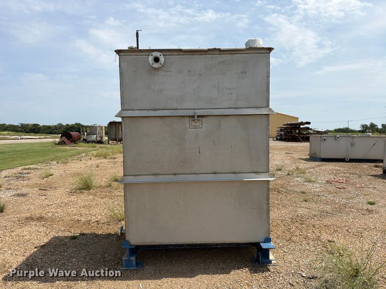 image for item FU4575 (2) tanks