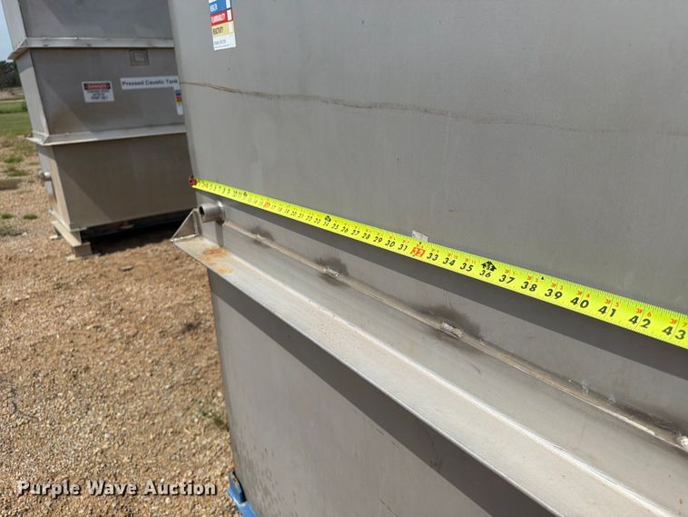 image for item FU4575 (2) tanks