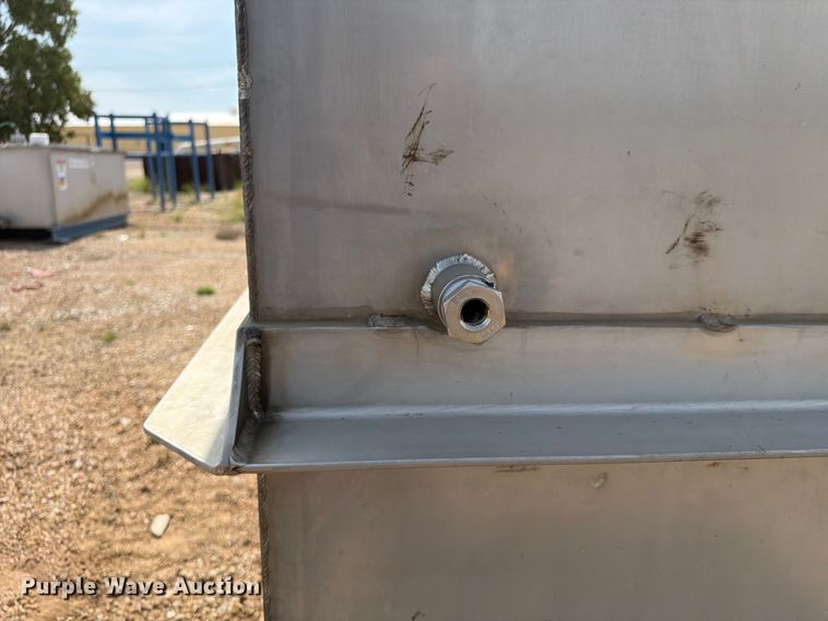 image for item FU4575 (2) tanks