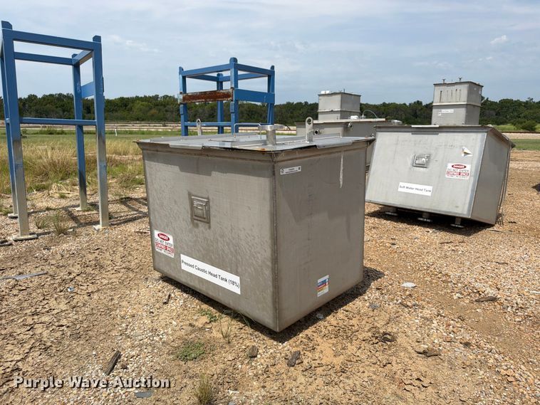 image for item FU4576 (2) tanks