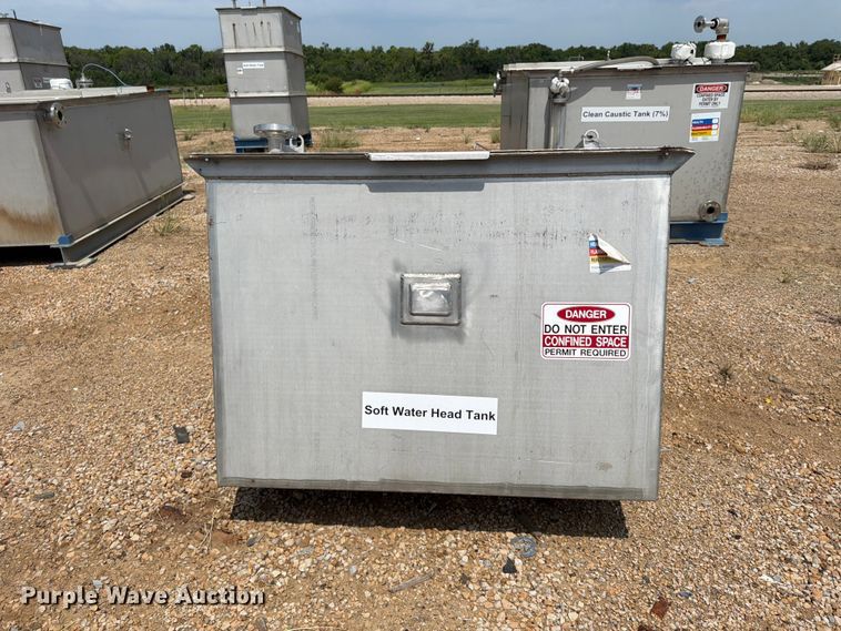 image for item FU4576 (2) tanks