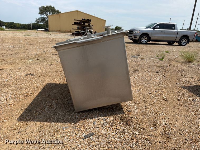 image for item FU4576 (2) tanks