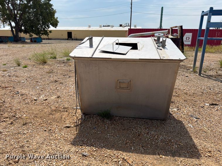 image for item FU4576 (2) tanks