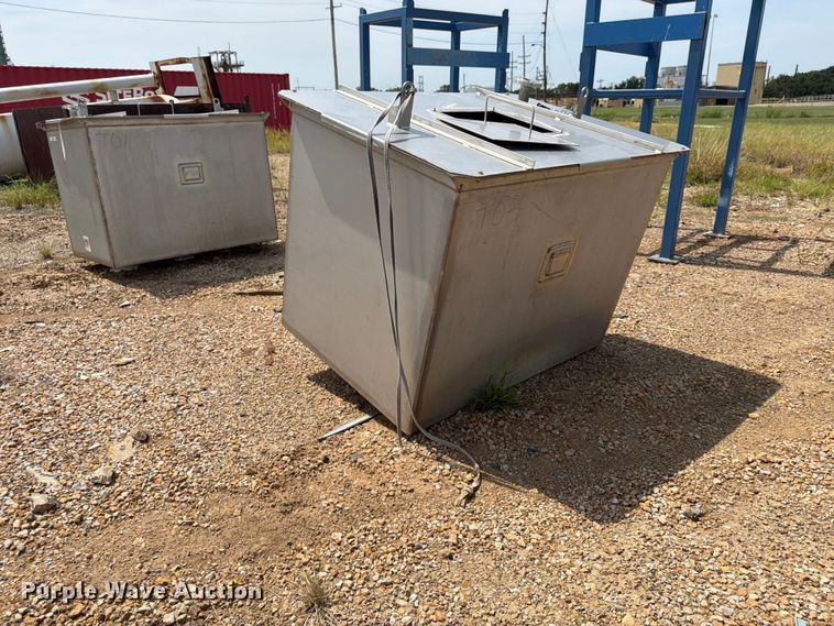 image for item FU4576 (2) tanks