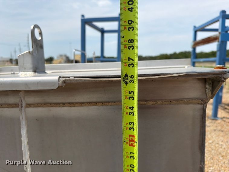 image for item FU4576 (2) tanks