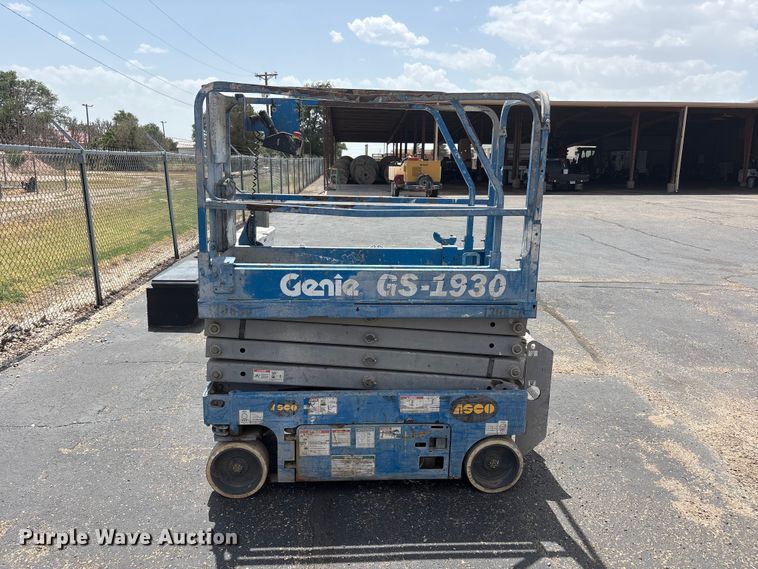 image for item JM9383 Genie GS-1930 scissor lift