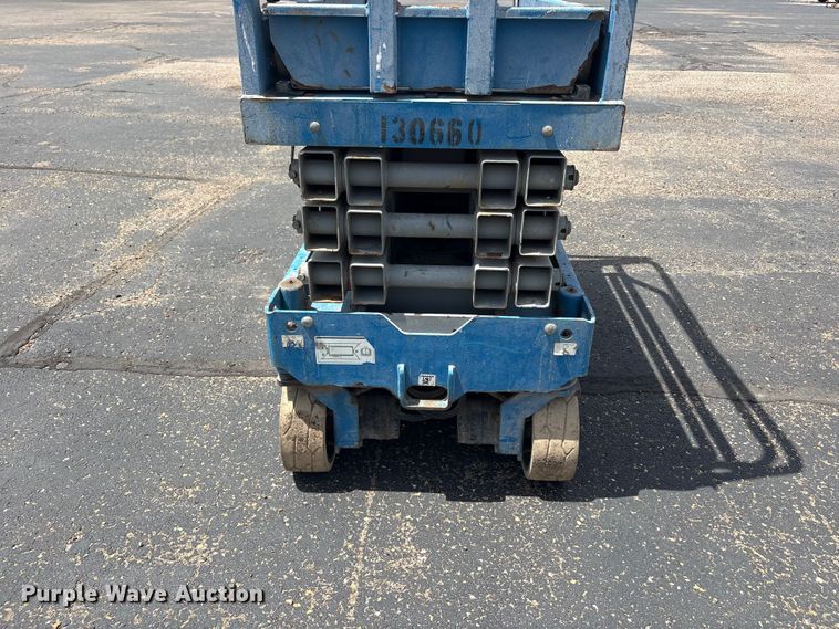 image for item JM9383 Genie GS-1930 scissor lift