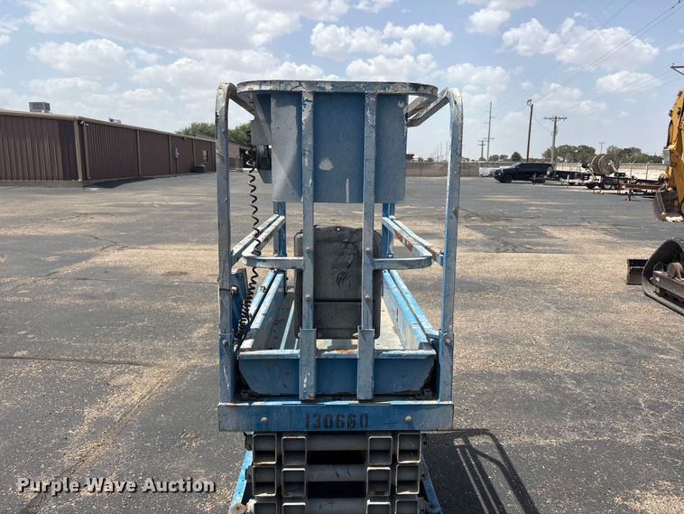 image for item JM9383 Genie GS-1930 scissor lift