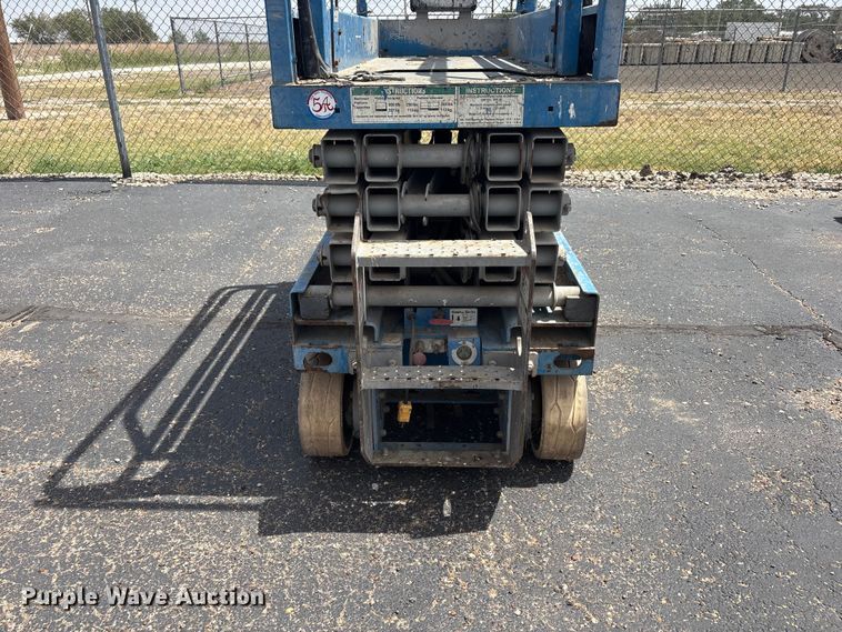 image for item JM9383 Genie GS-1930 scissor lift