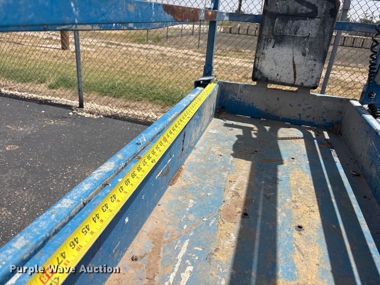 image for item JM9383 Genie GS-1930 scissor lift