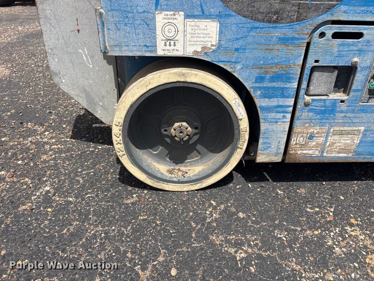 image for item JM9383 Genie GS-1930 scissor lift
