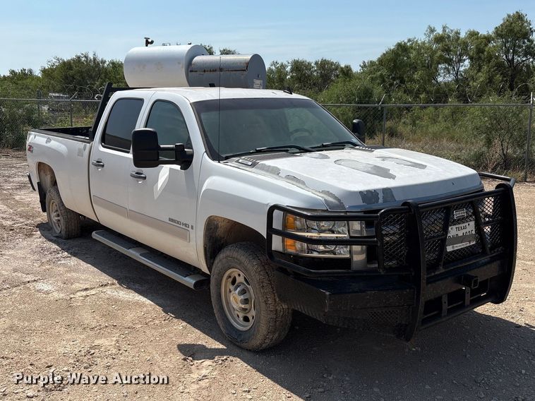 image for item JM9391 2007 Chevrolet Silverado 2500HD Crew Cab pickup truck