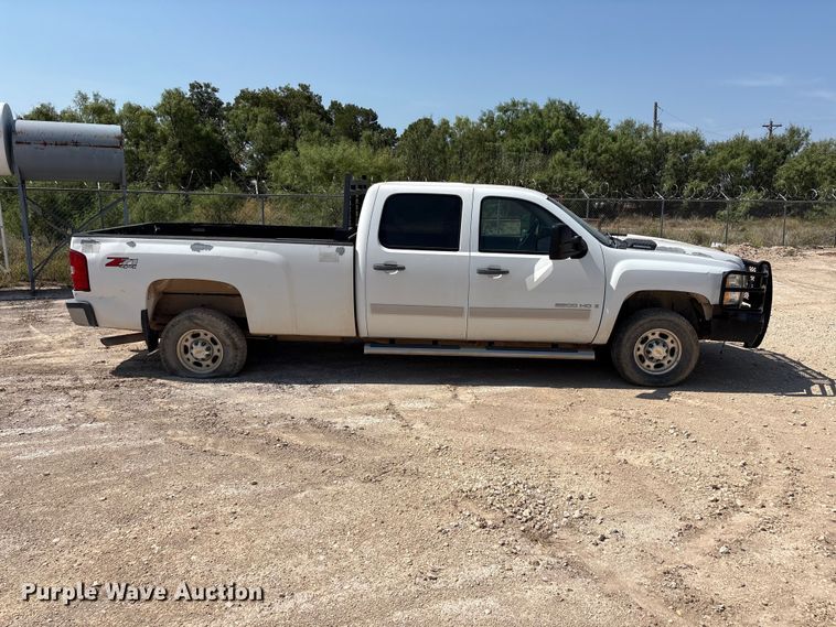 image for item JM9391 2007 Chevrolet Silverado 2500HD Crew Cab pickup truck
