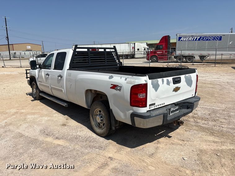 image for item JM9391 2007 Chevrolet Silverado 2500HD Crew Cab pickup truck