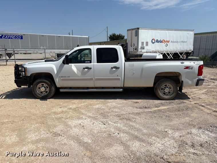 image for item JM9391 2007 Chevrolet Silverado 2500HD Crew Cab pickup truck