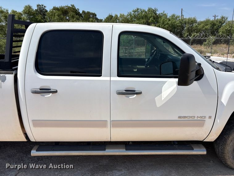 image for item JM9391 2007 Chevrolet Silverado 2500HD Crew Cab pickup truck