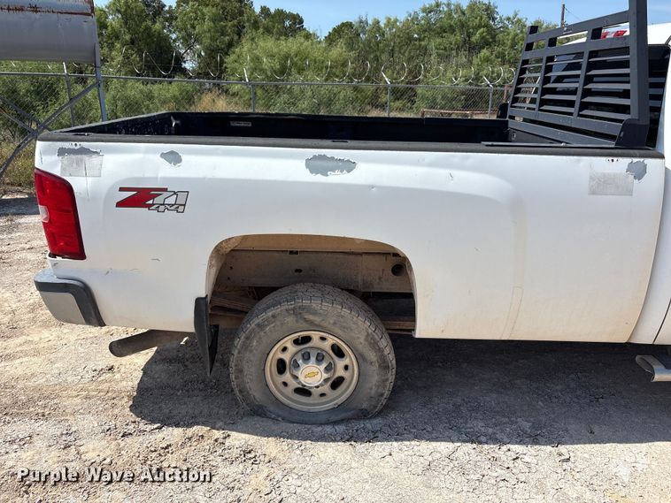 image for item JM9391 2007 Chevrolet Silverado 2500HD Crew Cab pickup truck