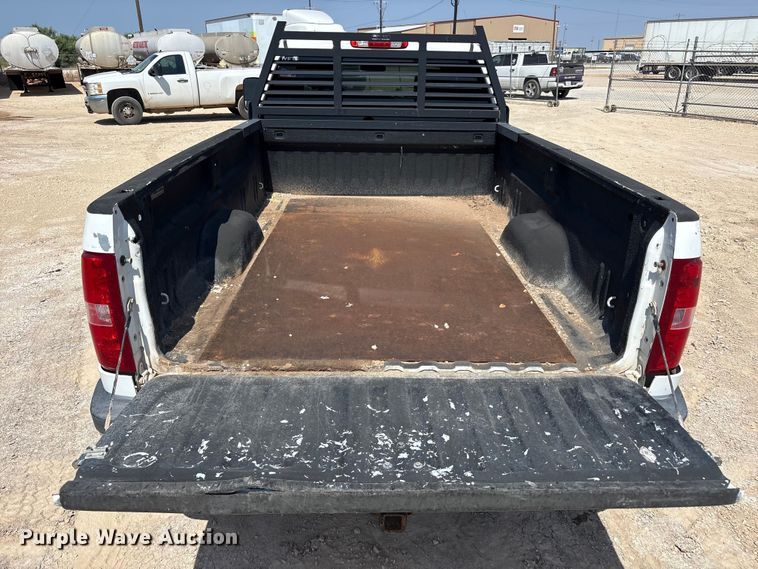 image for item JM9391 2007 Chevrolet Silverado 2500HD Crew Cab pickup truck