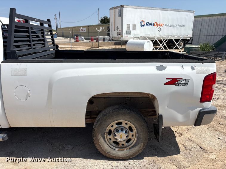 image for item JM9391 2007 Chevrolet Silverado 2500HD Crew Cab pickup truck